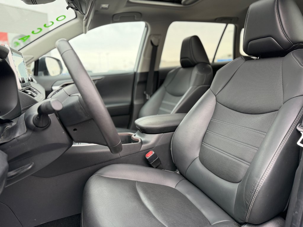 2022 Toyota RAV4 Limited Cuir Toit Ouvrant AWD in Terrebonne, Quebec - 10 - w1024h768px