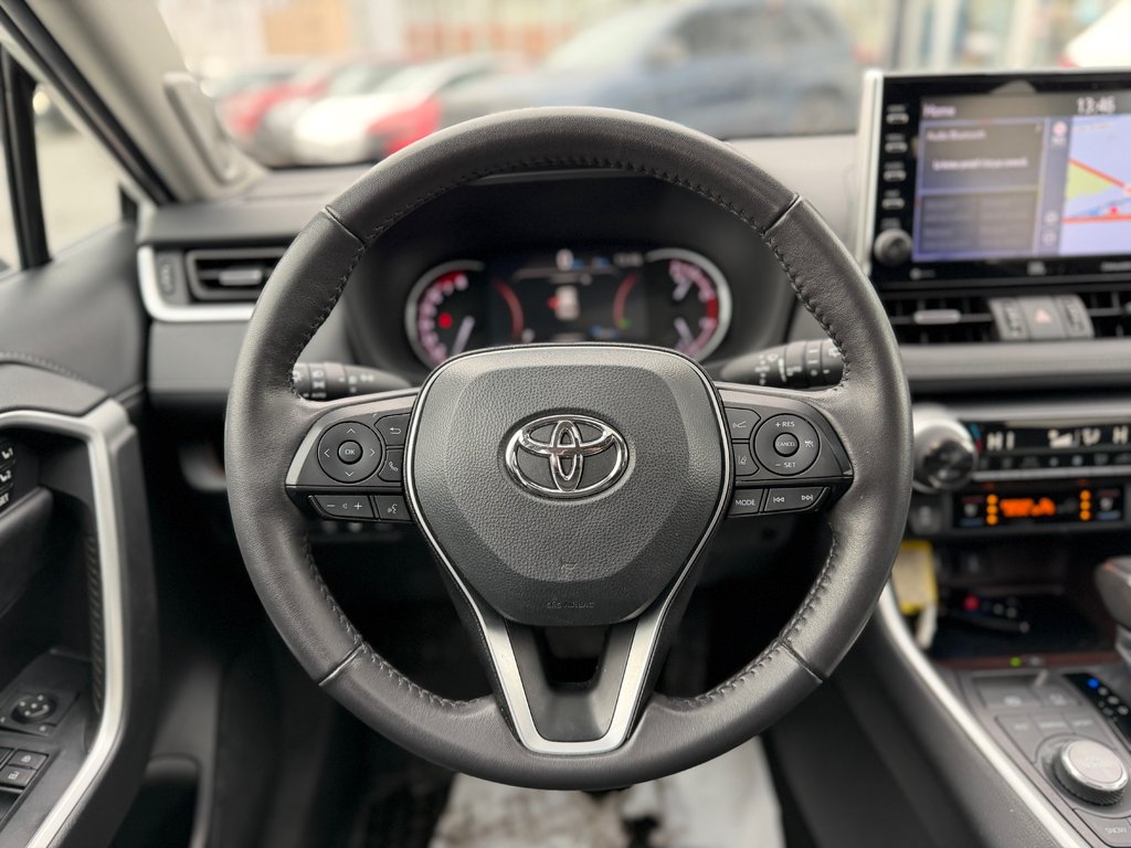 2022 Toyota RAV4 Limited Cuir Toit Ouvrant AWD in Terrebonne, Quebec - 22 - w1024h768px