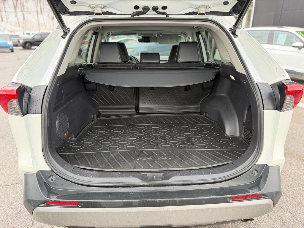 2022 Toyota RAV4 Limited Cuir Toit Ouvrant AWD in Terrebonne, Quebec - 26 - w1024h768px
