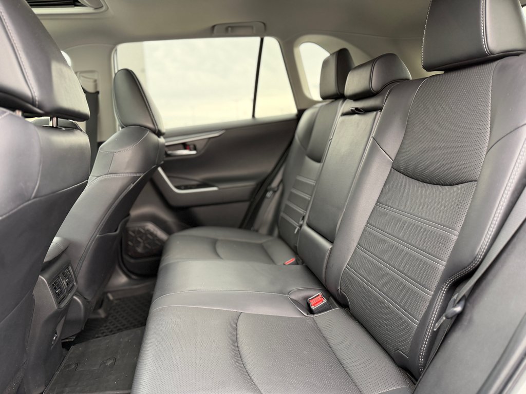 2022 Toyota RAV4 Limited Cuir Toit Ouvrant AWD in Terrebonne, Quebec - 25 - w1024h768px