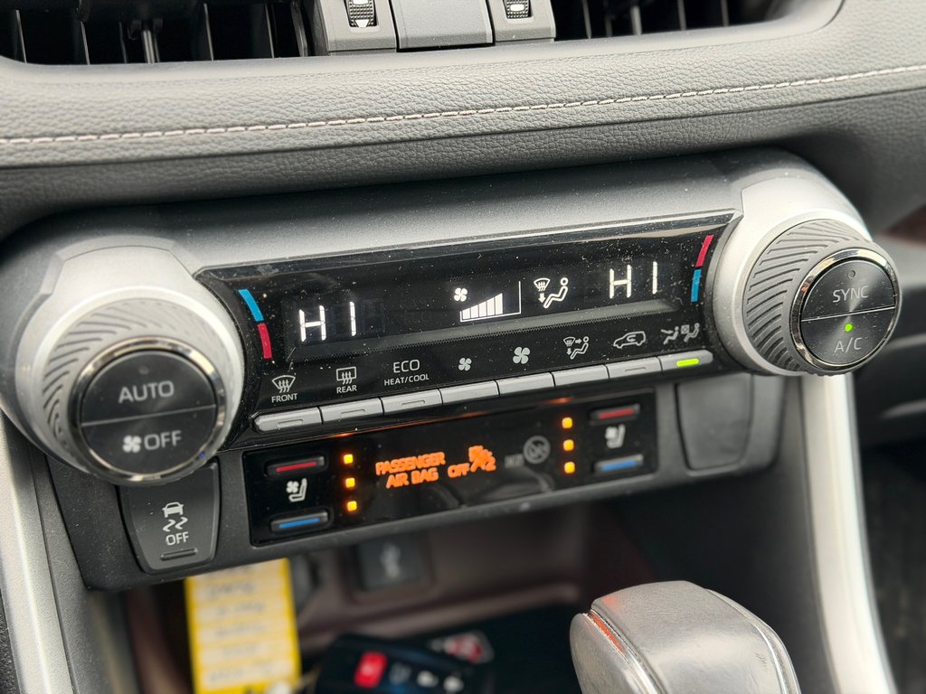 2022 Toyota RAV4 Limited Cuir Toit Ouvrant AWD in Terrebonne, Quebec - 20 - w1024h768px