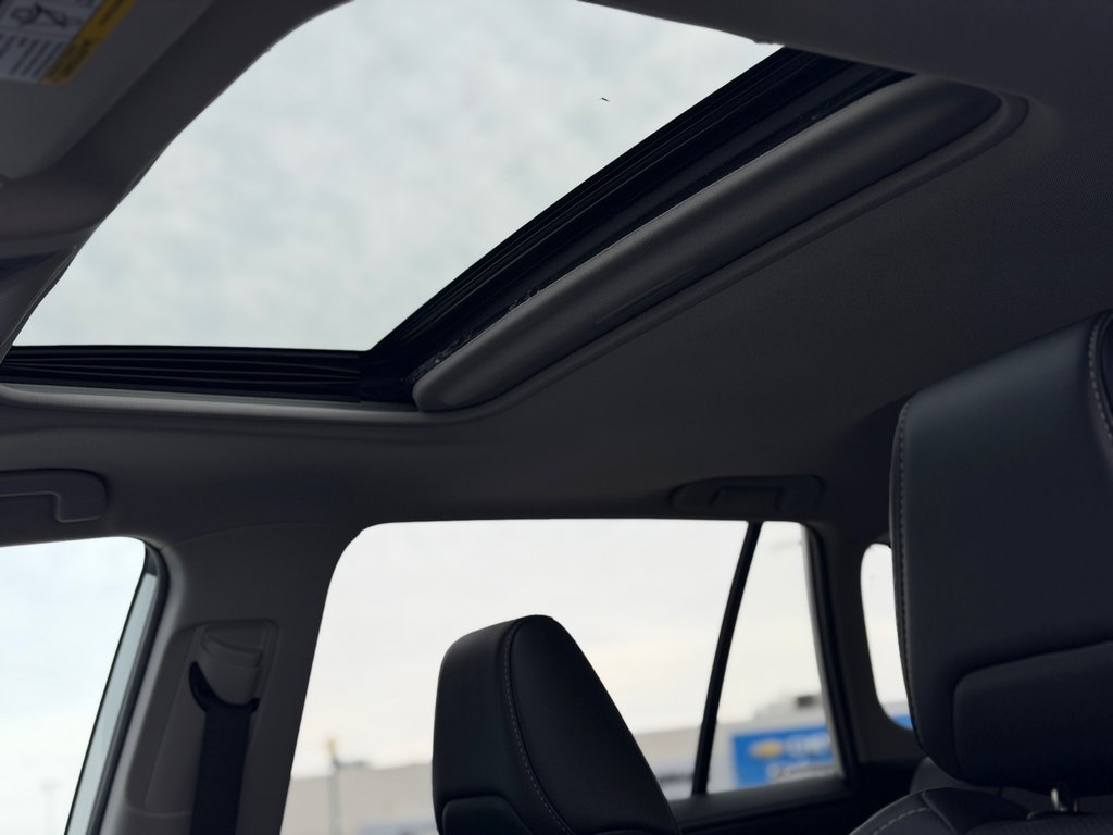 2022 Toyota RAV4 Limited Cuir Toit Ouvrant AWD in Terrebonne, Quebec - 11 - w1024h768px