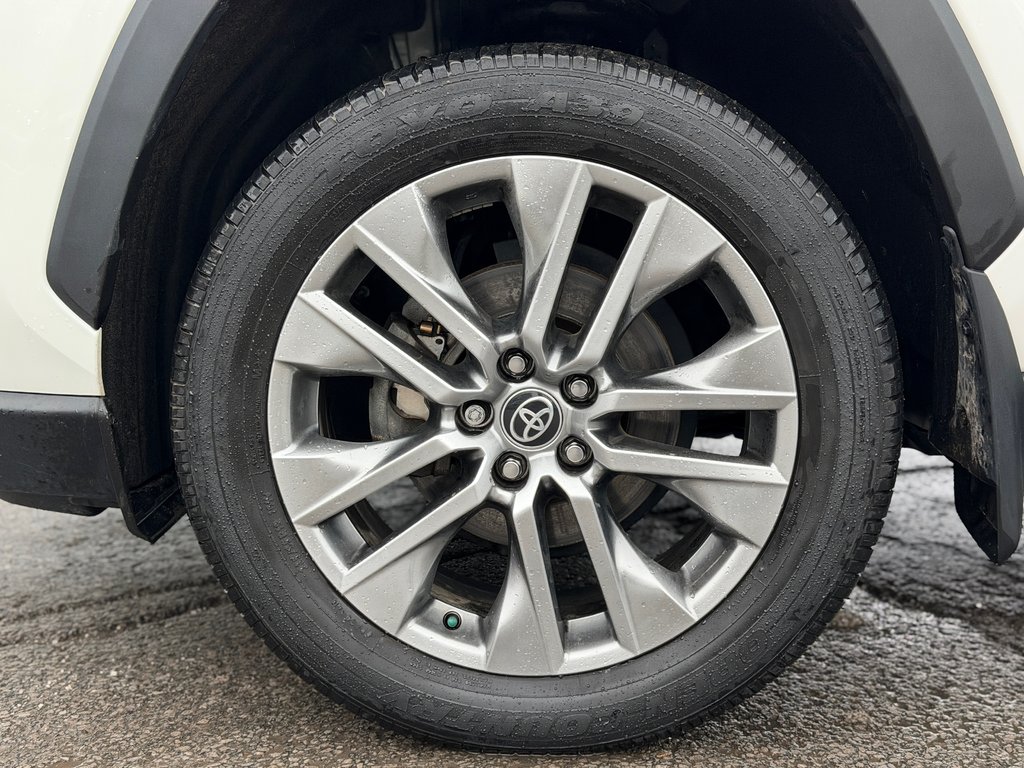 2022 Toyota RAV4 Limited Cuir Toit Ouvrant AWD in Terrebonne, Quebec - 28 - w1024h768px