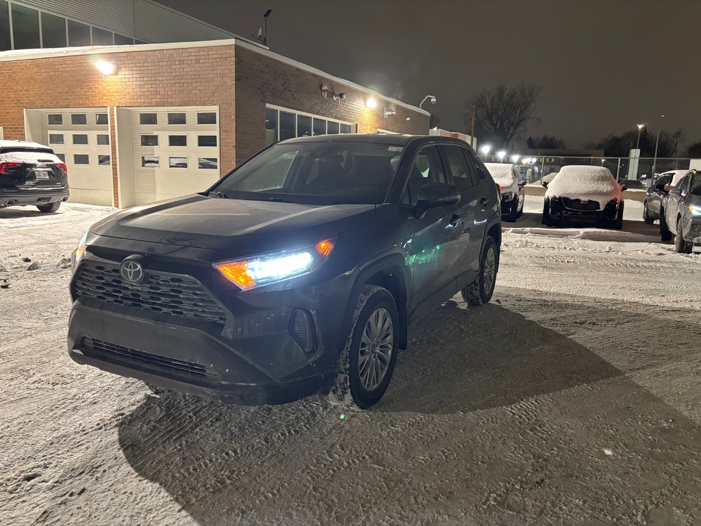 2022 Toyota RAV4 LE in Montréal, Quebec - 3 - w1024h768px