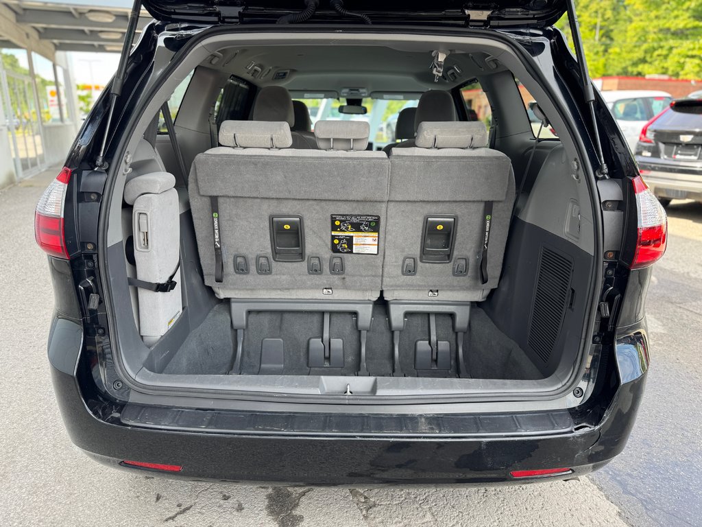 2020 Toyota Sienna LE in Terrebonne, Quebec - 27 - w1024h768px