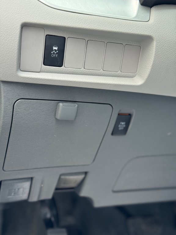 2020 Toyota Sienna LE in Terrebonne, Quebec - 11 - w1024h768px