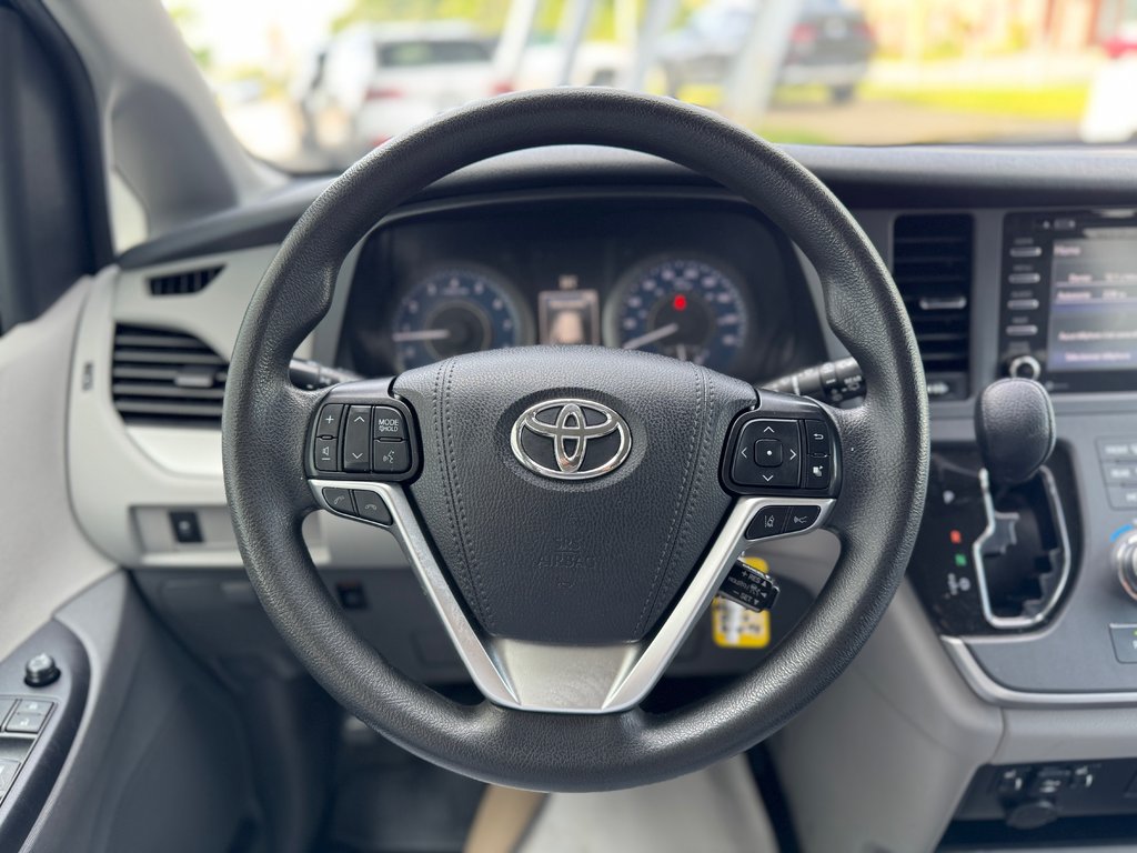 2020 Toyota Sienna LE in Terrebonne, Quebec - 21 - w1024h768px