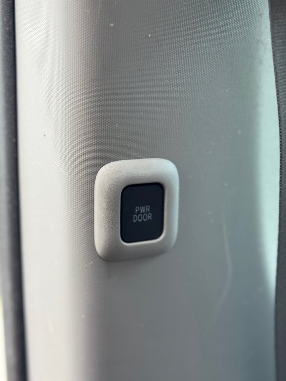 2020 Toyota Sienna LE in Terrebonne, Quebec - 26 - w1024h768px