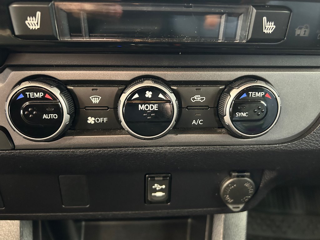 2017 Toyota Tacoma TRD OFF ROAD in Boucherville, Quebec - 26 - w1024h768px