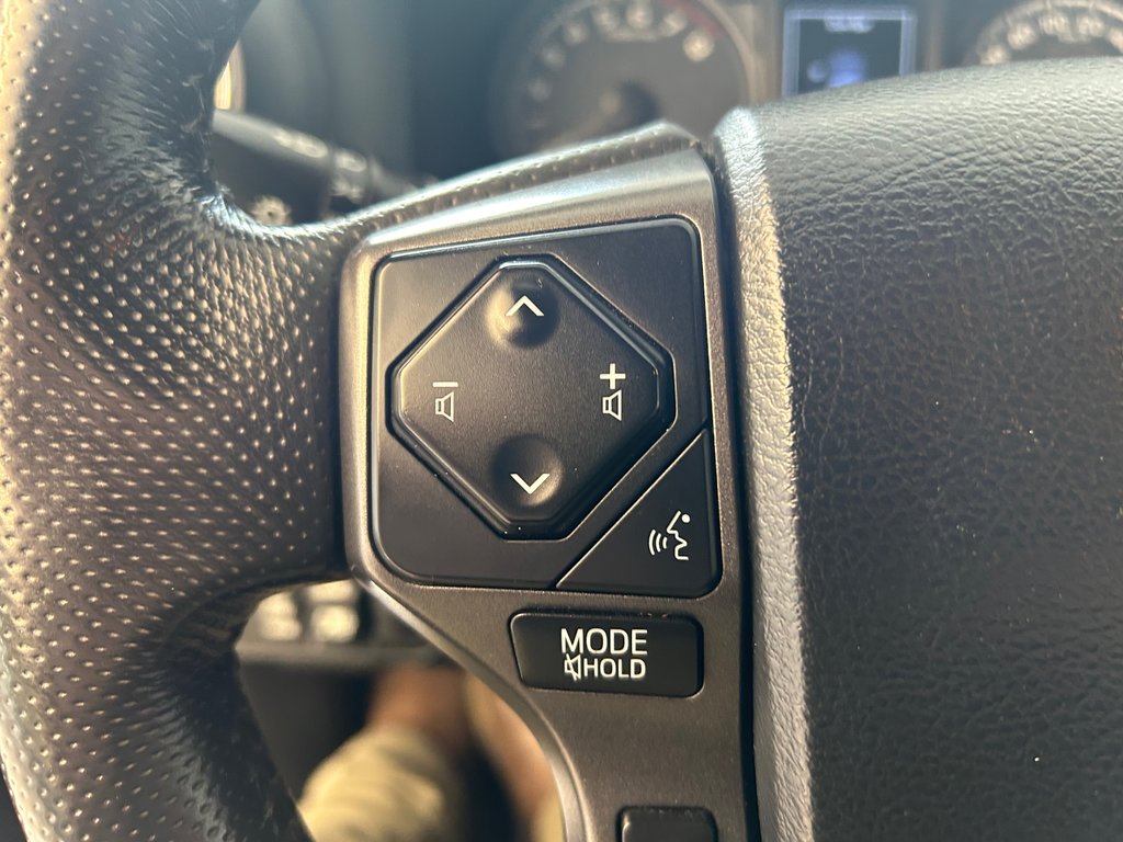 2017 Toyota Tacoma TRD OFF ROAD in Boucherville, Quebec - 31 - w1024h768px