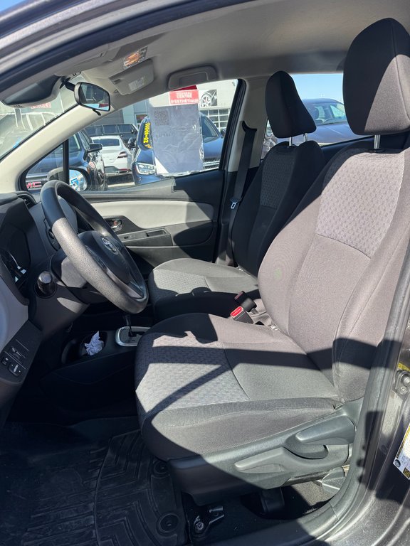 2017 Toyota Yaris LE Camera de Recul in Terrebonne, Quebec - 9 - w1024h768px