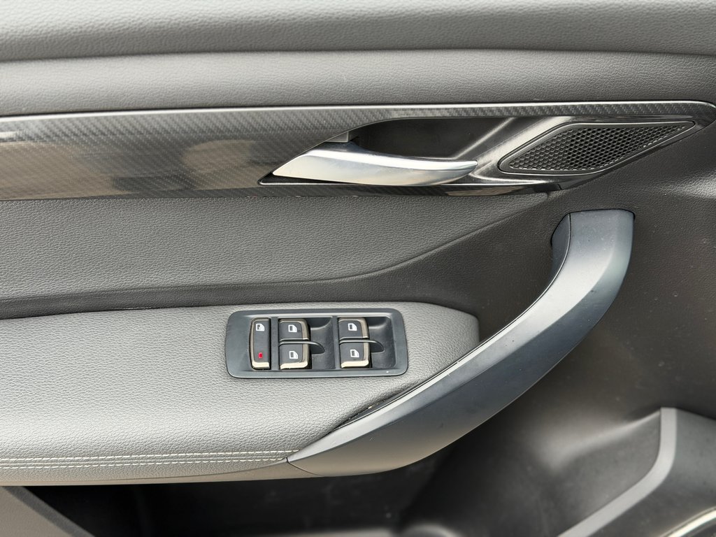 2023 VinFast VF 8 Eco AWD Cuir in Terrebonne, Quebec - 8 - w1024h768px