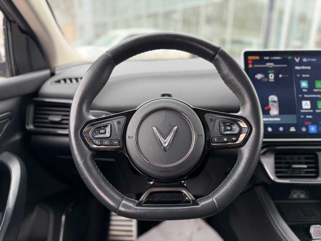 2023 VinFast VF 8 Eco AWD Cuir in Terrebonne, Quebec - 17 - w1024h768px