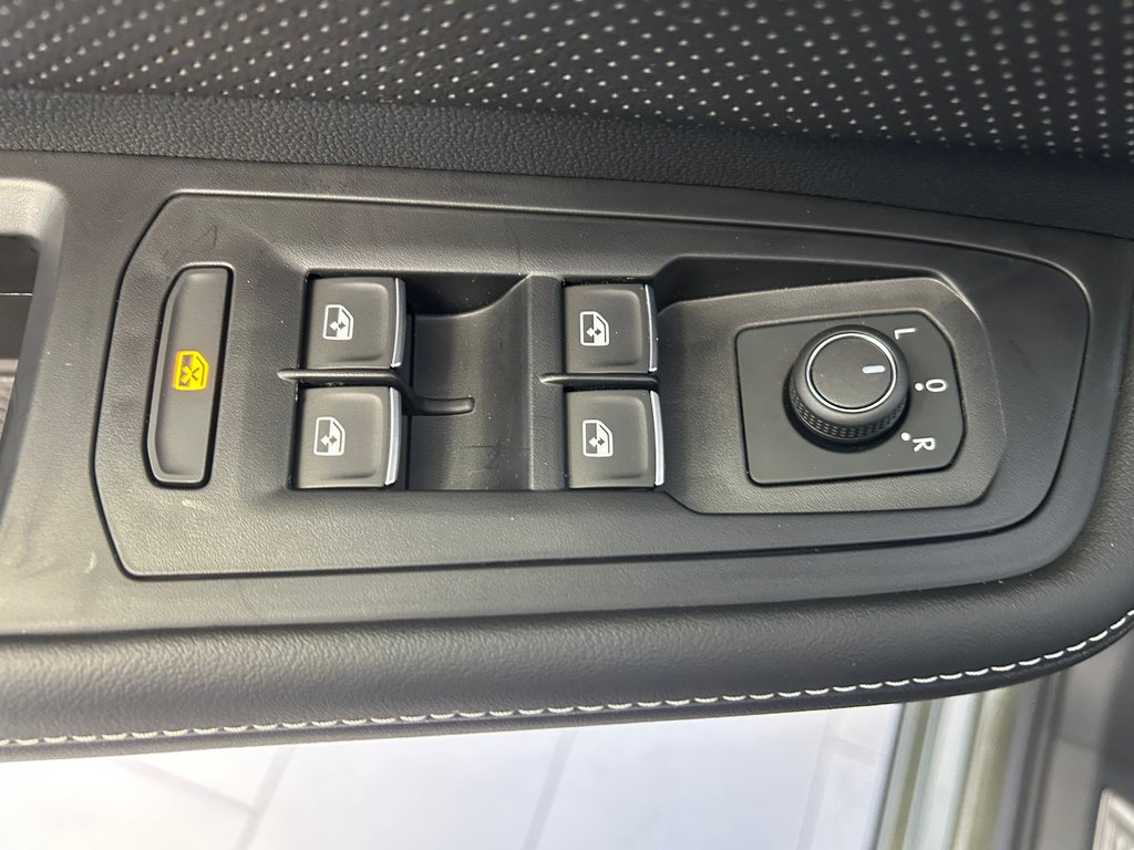 2025 Volkswagen Atlas Cross Sport Comfortline R-Line Black Edition in Boucherville, Quebec - 13 - w1024h768px
