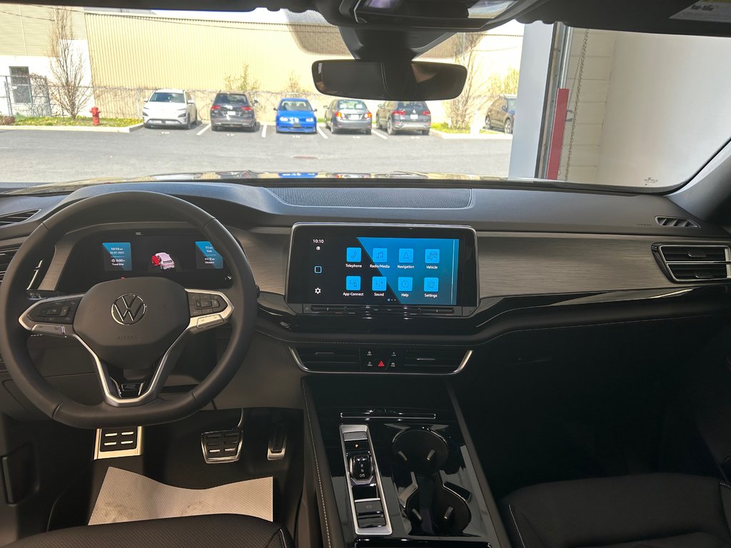 2025 Volkswagen Atlas Cross Sport Comfortline R-Line Black Edition in Boucherville, Quebec - 25 - w1024h768px