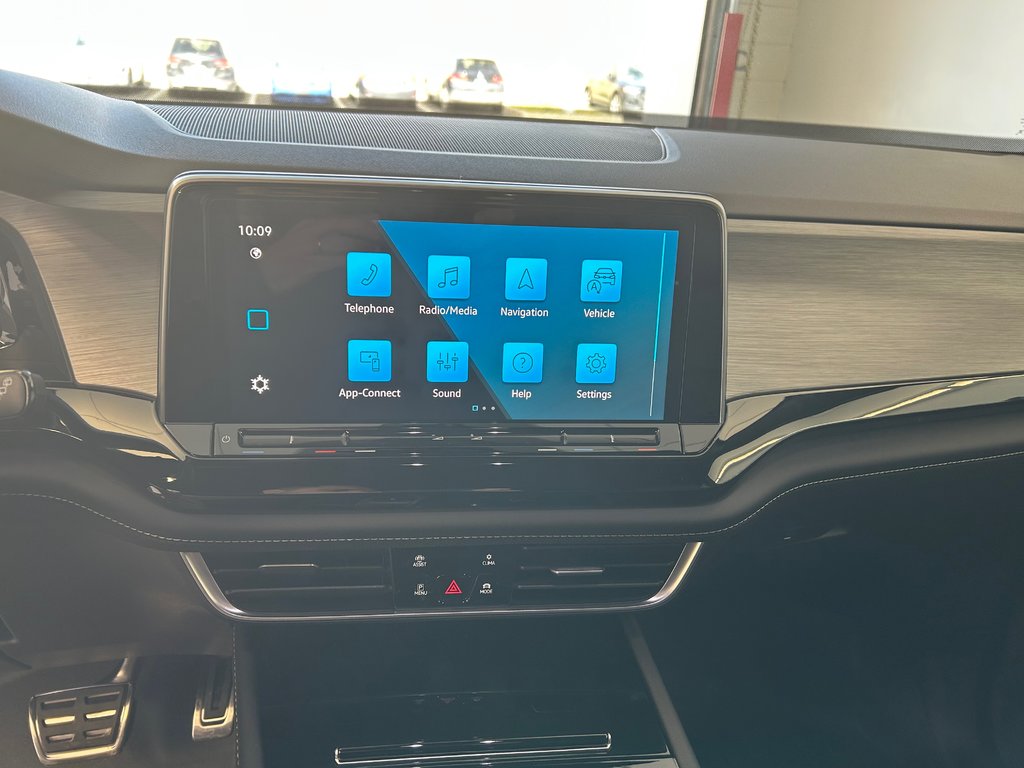 2025 Volkswagen Atlas Cross Sport Comfortline R-Line Black Edition in Boucherville, Quebec - 18 - w1024h768px