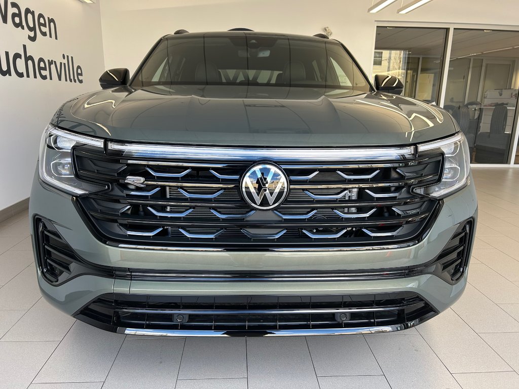 2025 Volkswagen Atlas Cross Sport Comfortline R-Line Black Edition in Boucherville, Quebec - 2 - w1024h768px
