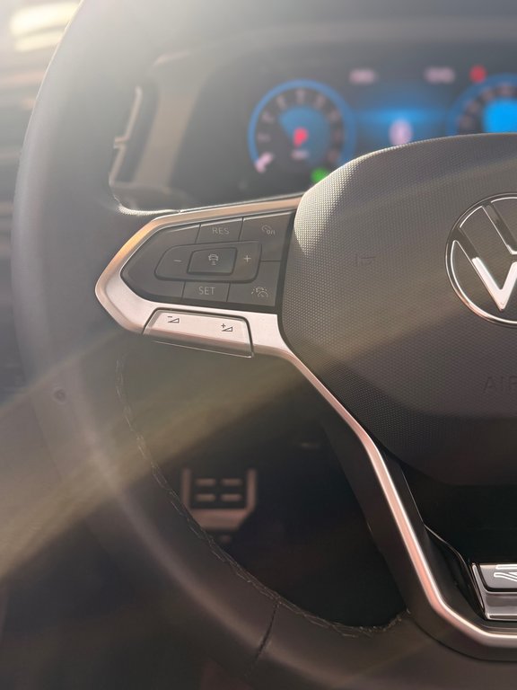 Volkswagen Atlas Cross Sport Comfortline R-Line Black Edition 2025 à Boucherville, Québec - 10 - w1024h768px