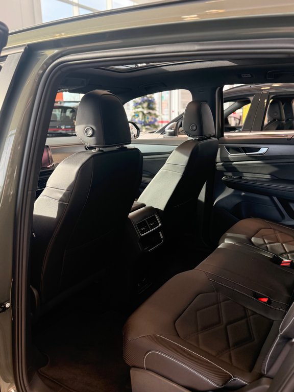 Volkswagen Atlas Cross Sport Comfortline R-Line Black Edition 2025 à Boucherville, Québec - 16 - w1024h768px