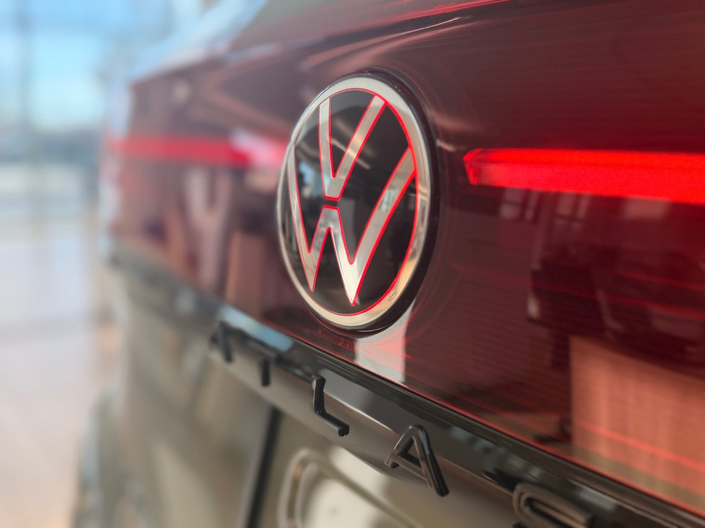 Volkswagen Atlas Cross Sport Comfortline R-Line Black Edition 2025 à Boucherville, Québec - 8 - w1024h768px