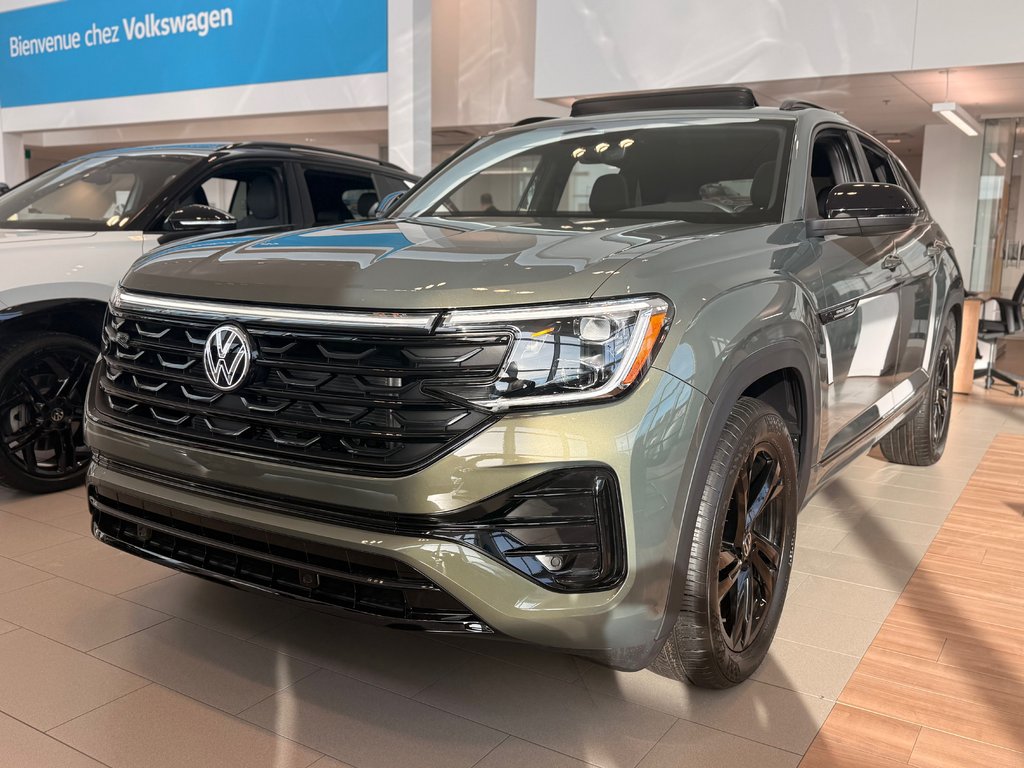 Volkswagen Atlas Cross Sport Comfortline R-Line Black Edition 2025 à Boucherville, Québec - 1 - w1024h768px
