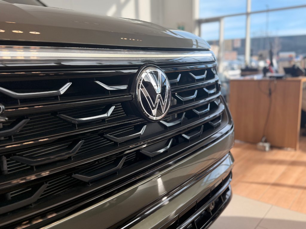Volkswagen Atlas Cross Sport Comfortline R-Line Black Edition 2025 à Boucherville, Québec - 3 - w1024h768px