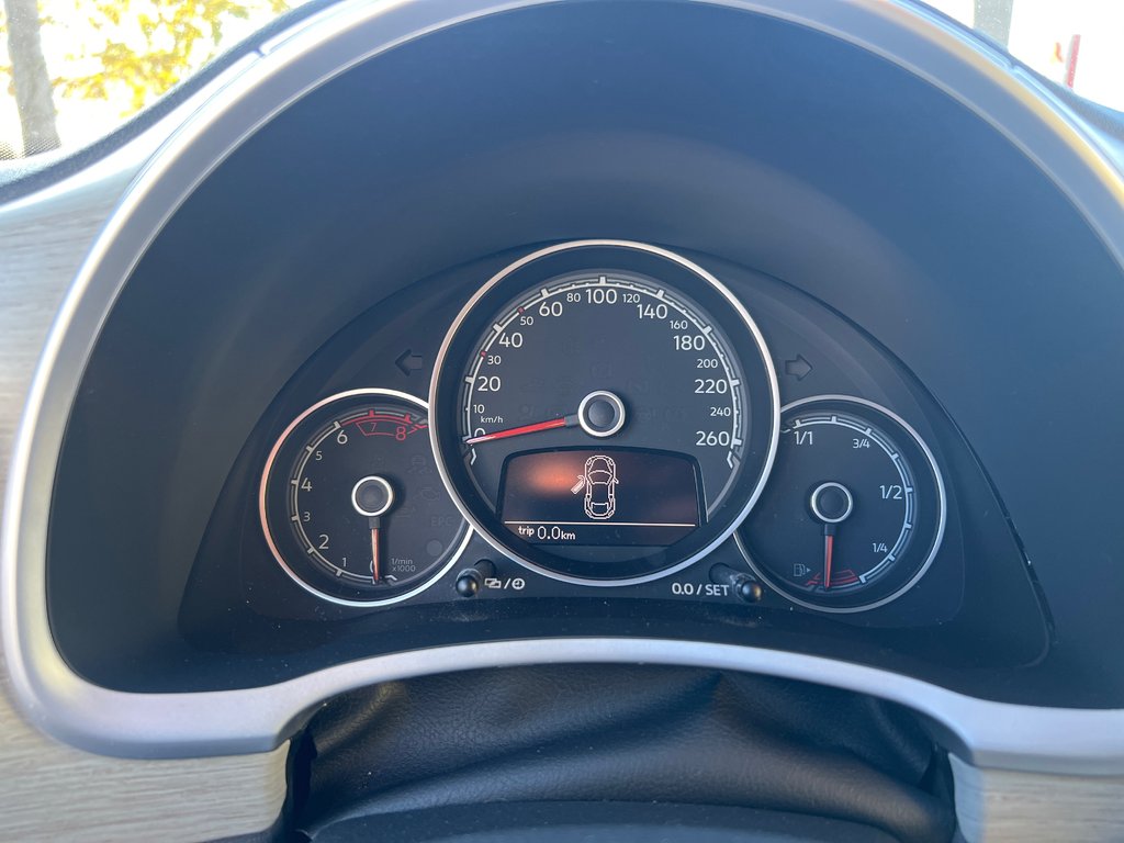 2018 Volkswagen Beetle Convertible COAST EDITION in Boucherville, Quebec - 15 - w1024h768px