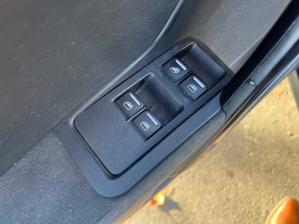 2018 Volkswagen Beetle Convertible COAST EDITION in Boucherville, Quebec - 26 - w1024h768px