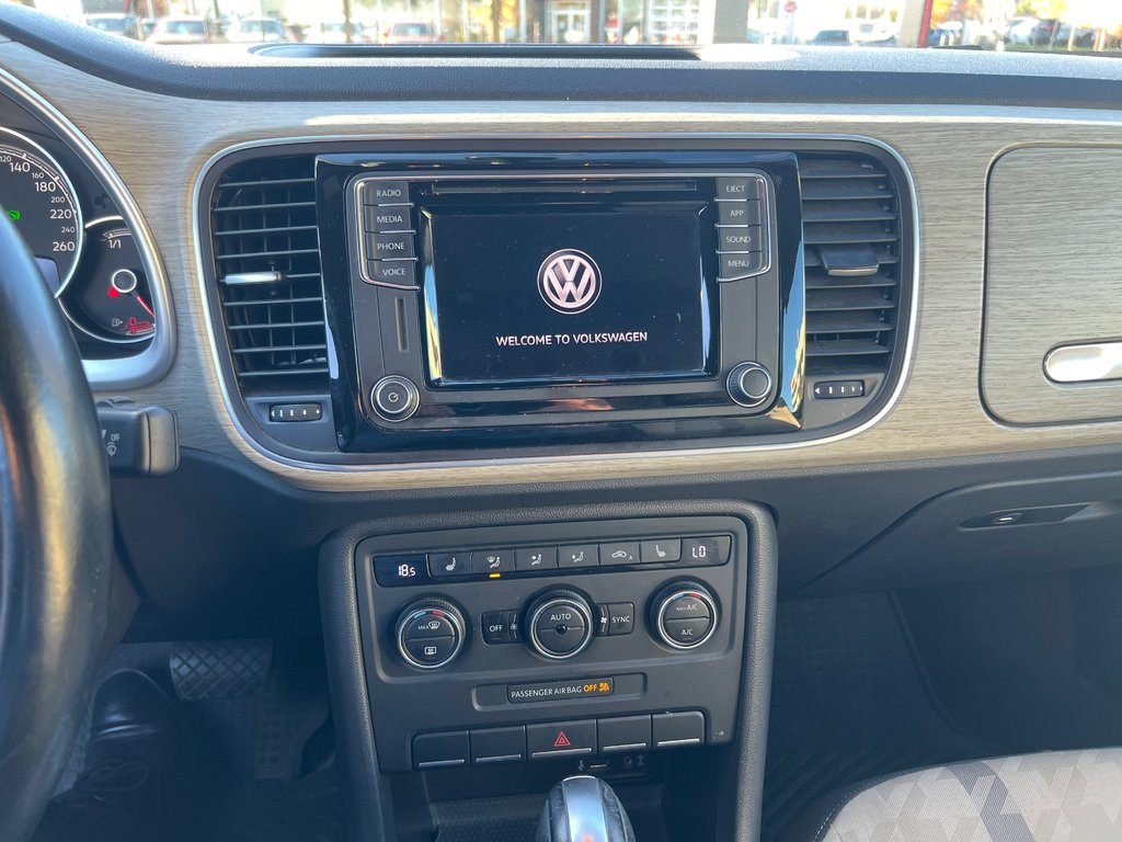 2018 Volkswagen Beetle Convertible COAST EDITION in Boucherville, Quebec - 16 - w1024h768px