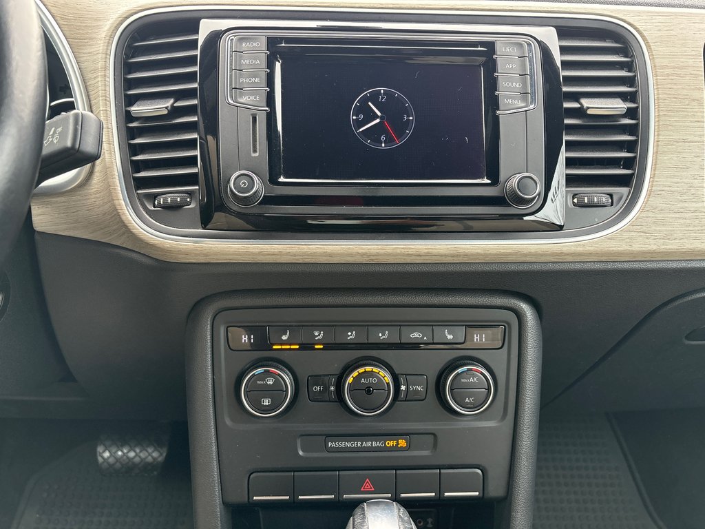 2018 Volkswagen Beetle Convertible COAST EDITION. PNEUS HIVER/ÉTÉ INCLUS in Boucherville, Quebec - 18 - w1024h768px