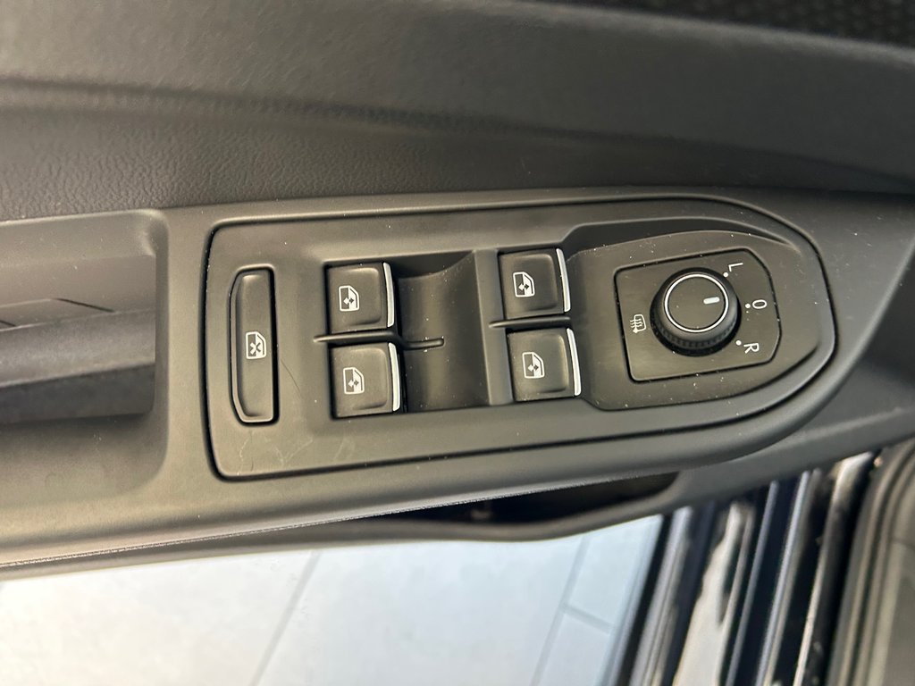 2022 Volkswagen Golf R MANUEL in Boucherville, Quebec - 18 - w1024h768px