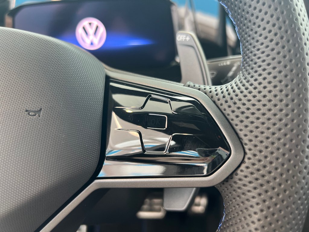 Volkswagen Golf R Black Edition 2025 à Boucherville, Québec - 22 - w1024h768px