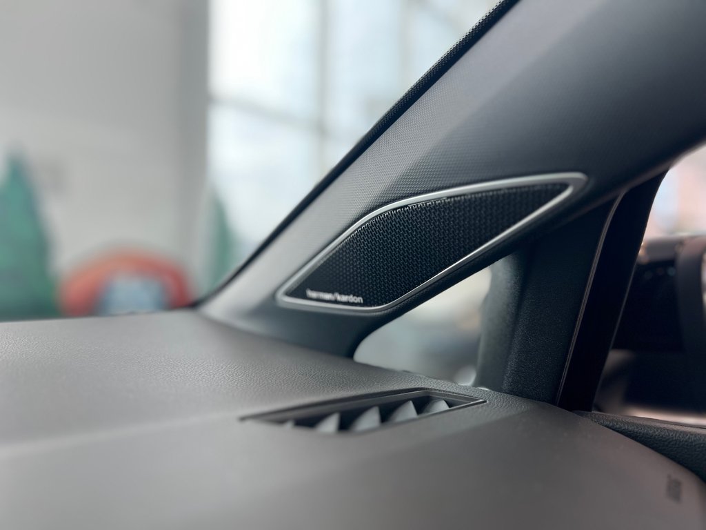 Volkswagen Golf R Black Edition 2025 à Boucherville, Québec - 23 - w1024h768px