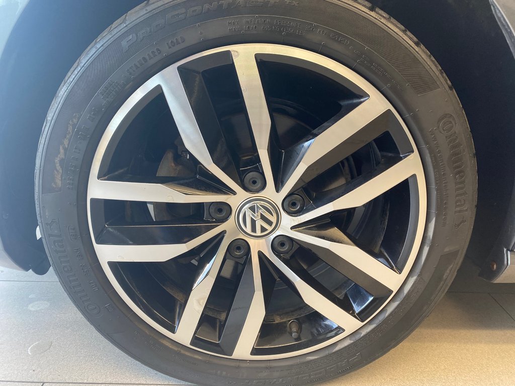 2015 Volkswagen Golf Comfortline in Boucherville, Quebec - 9 - w1024h768px