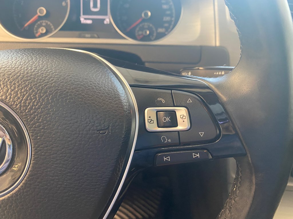 2015 Volkswagen Golf Comfortline in Boucherville, Quebec - 26 - w1024h768px
