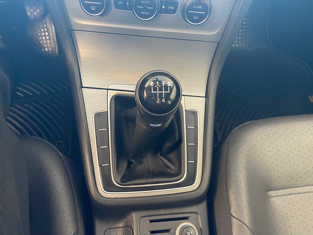 2015 Volkswagen Golf Comfortline in Boucherville, Quebec - 32 - w1024h768px