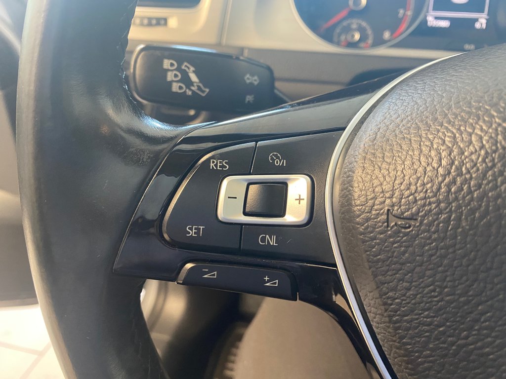 2015 Volkswagen Golf Comfortline in Boucherville, Quebec - 27 - w1024h768px