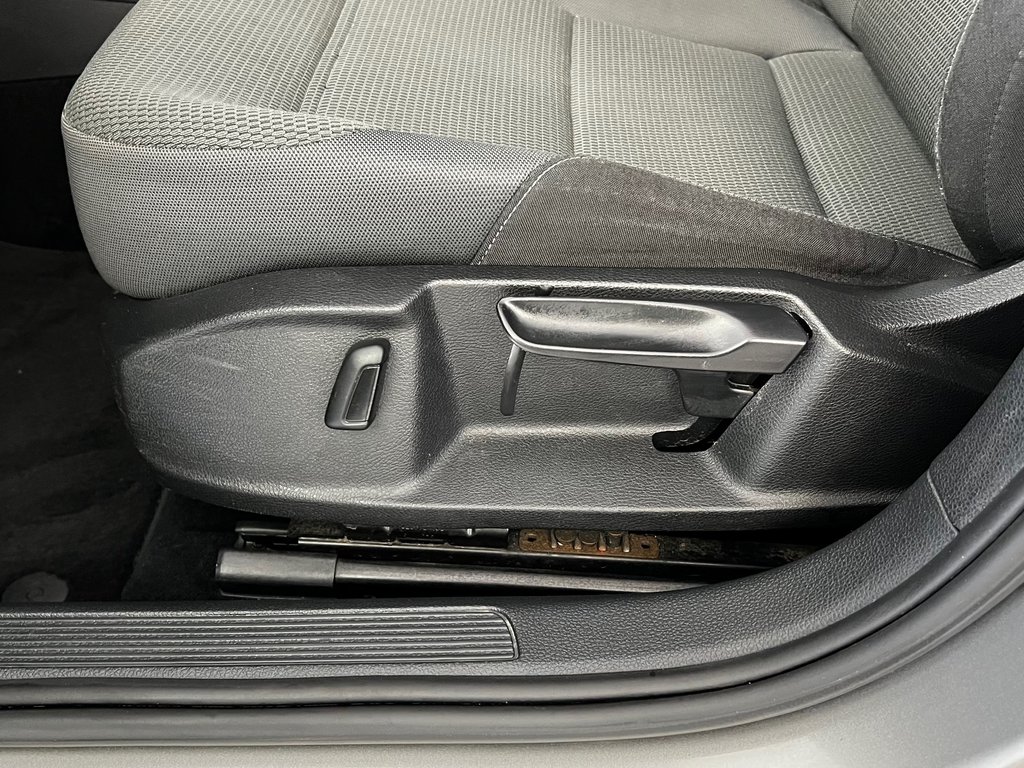 Volkswagen Golf TRENDLINE 2016 à Boucherville, Québec - 12 - w1024h768px
