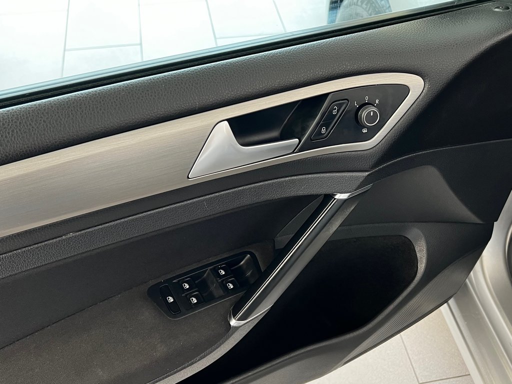 Volkswagen Golf TRENDLINE 2016 à Boucherville, Québec - 9 - w1024h768px