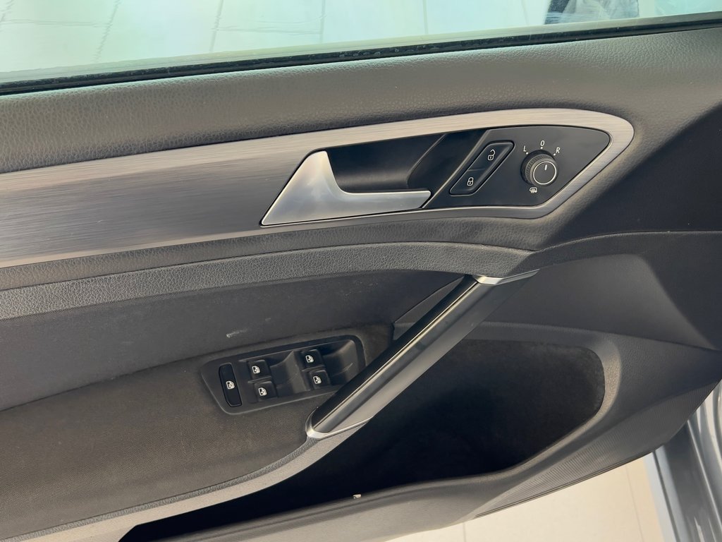 Volkswagen Golf TRENDLINE + 2018 à Boucherville, Québec - 10 - w1024h768px