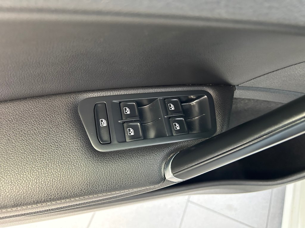 2019 Volkswagen Golf HIGHLINE in Boucherville, Quebec - 14 - w1024h768px