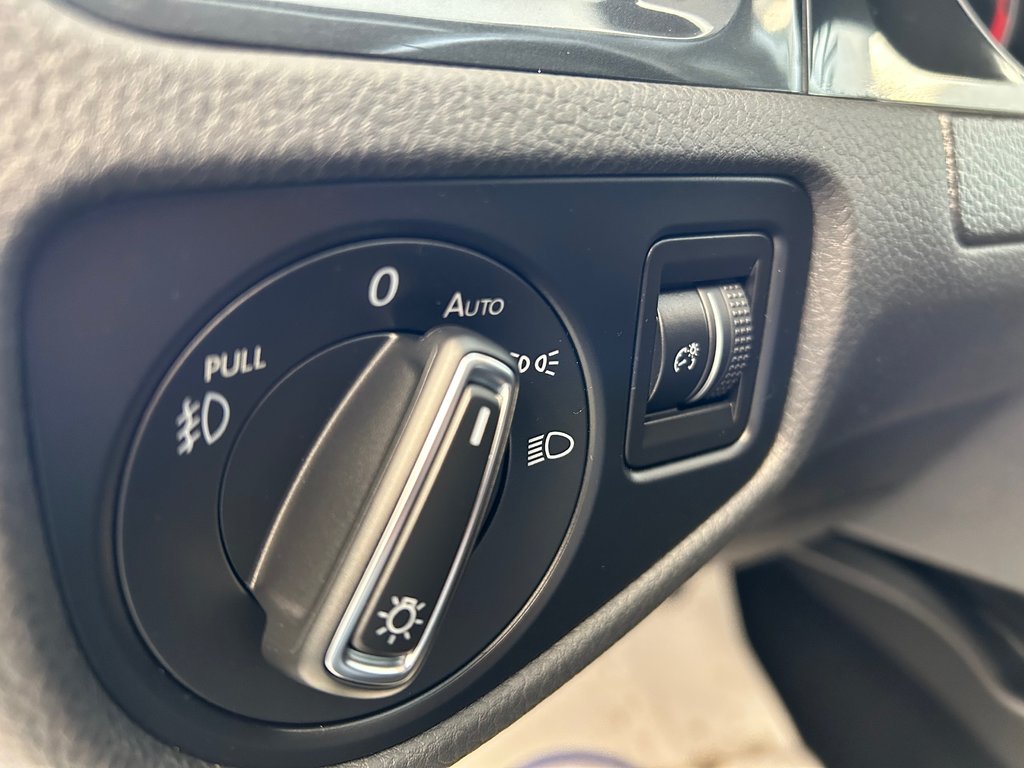 2019 Volkswagen Golf HIGHLINE in Boucherville, Quebec - 16 - w1024h768px