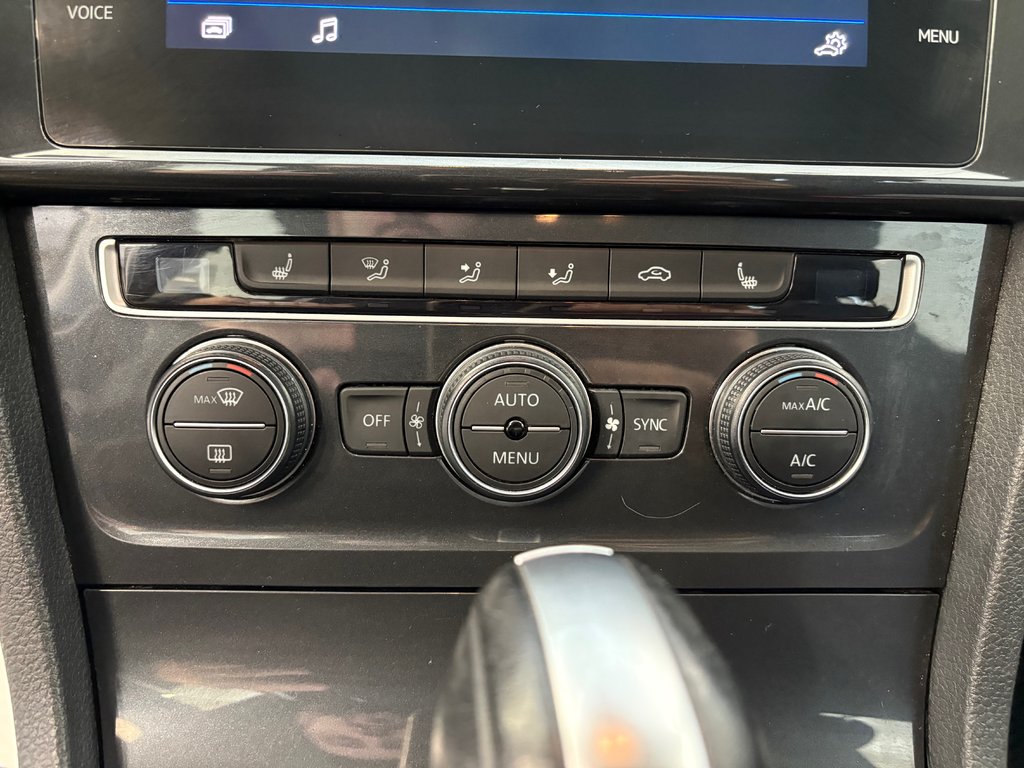 2020 Volkswagen Golf HIGHLINE in Boucherville, Quebec - 18 - w1024h768px