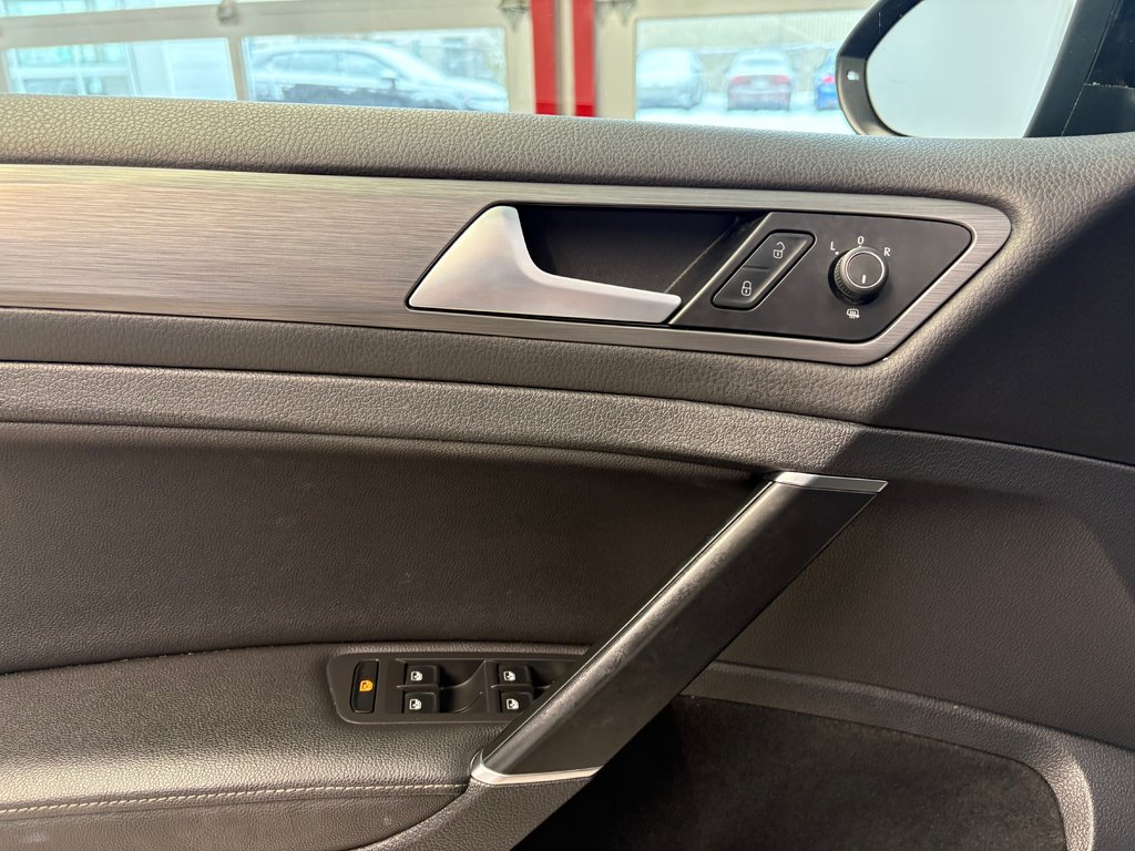 2020 Volkswagen Golf HIGHLINE in Boucherville, Quebec - 14 - w1024h768px