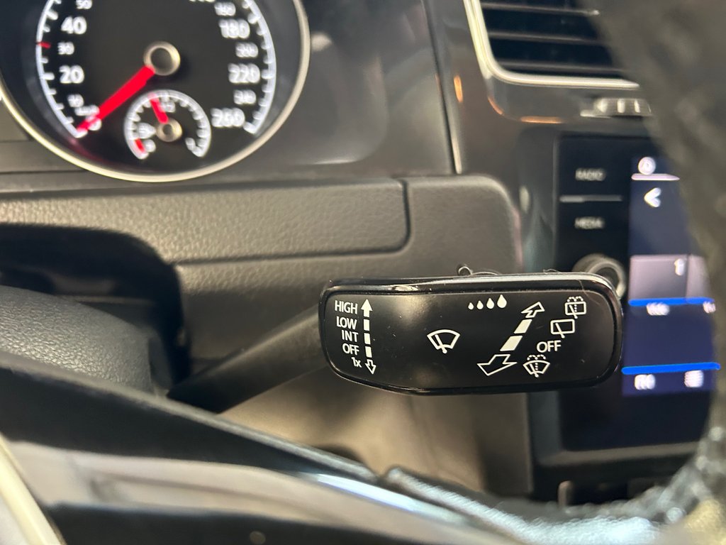2021 Volkswagen Golf COMFORTLINE in Boucherville, Quebec - 29 - w1024h768px