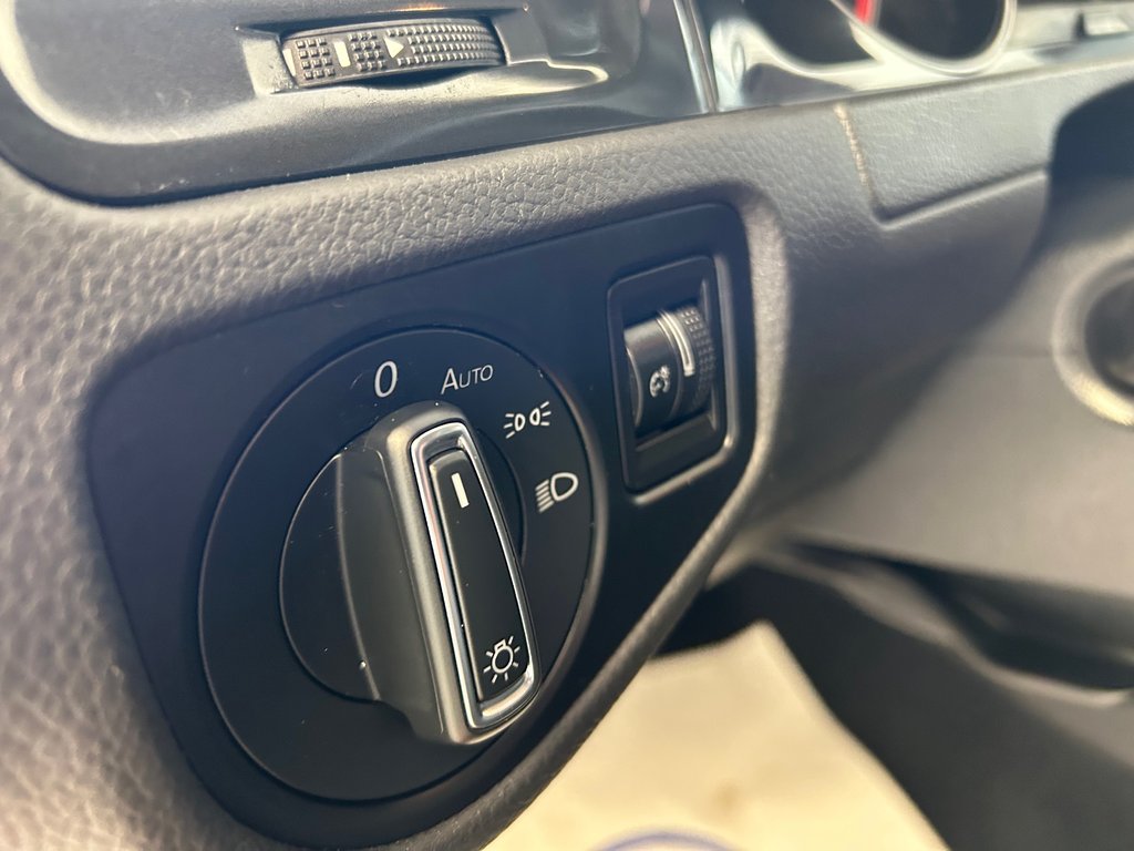 2021 Volkswagen Golf COMFORTLINE in Boucherville, Quebec - 19 - w1024h768px