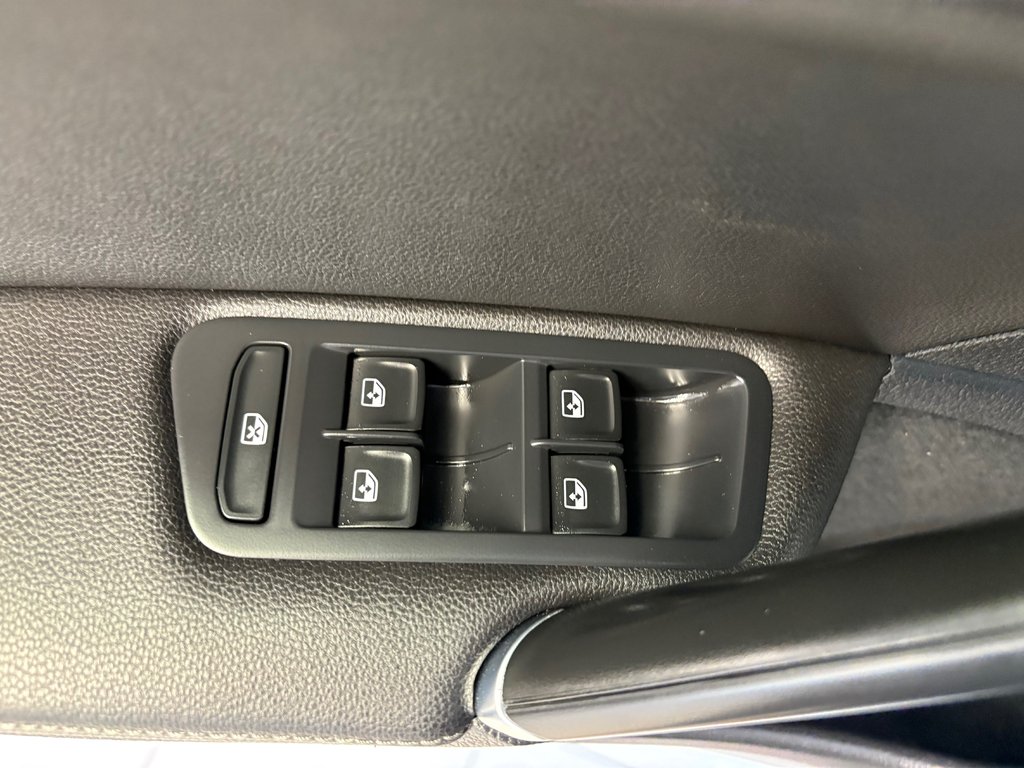 2021 Volkswagen Golf HIGHLINE in Boucherville, Quebec - 18 - w1024h768px