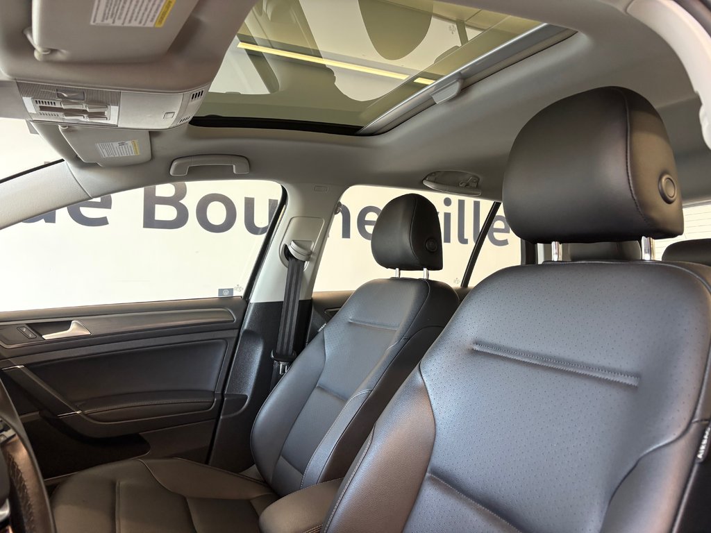 2021 Volkswagen Golf HIGHLINE in Boucherville, Quebec - 16 - w1024h768px