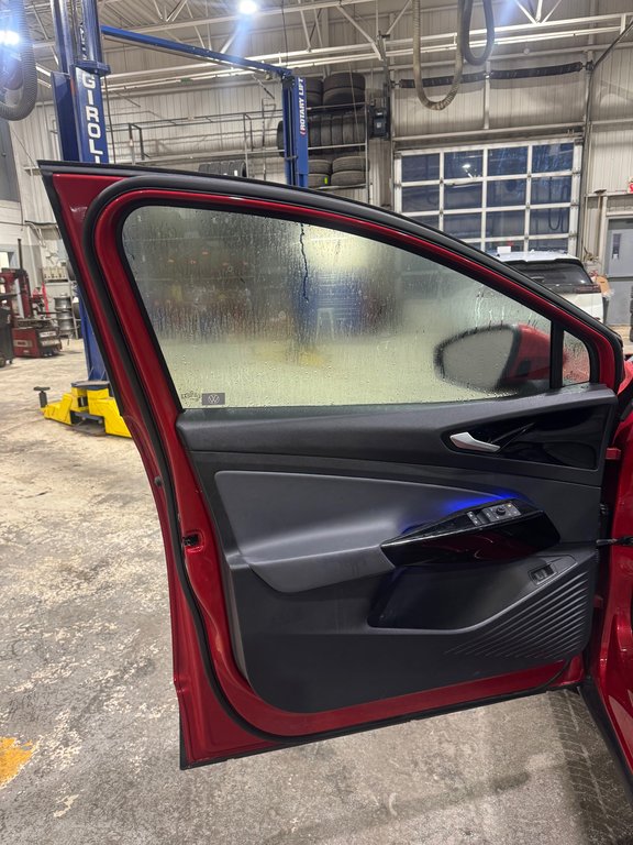 2021 Volkswagen ID.4 Pro AWD Bas Kilométrage in Terrebonne, Quebec - 9 - w1024h768px