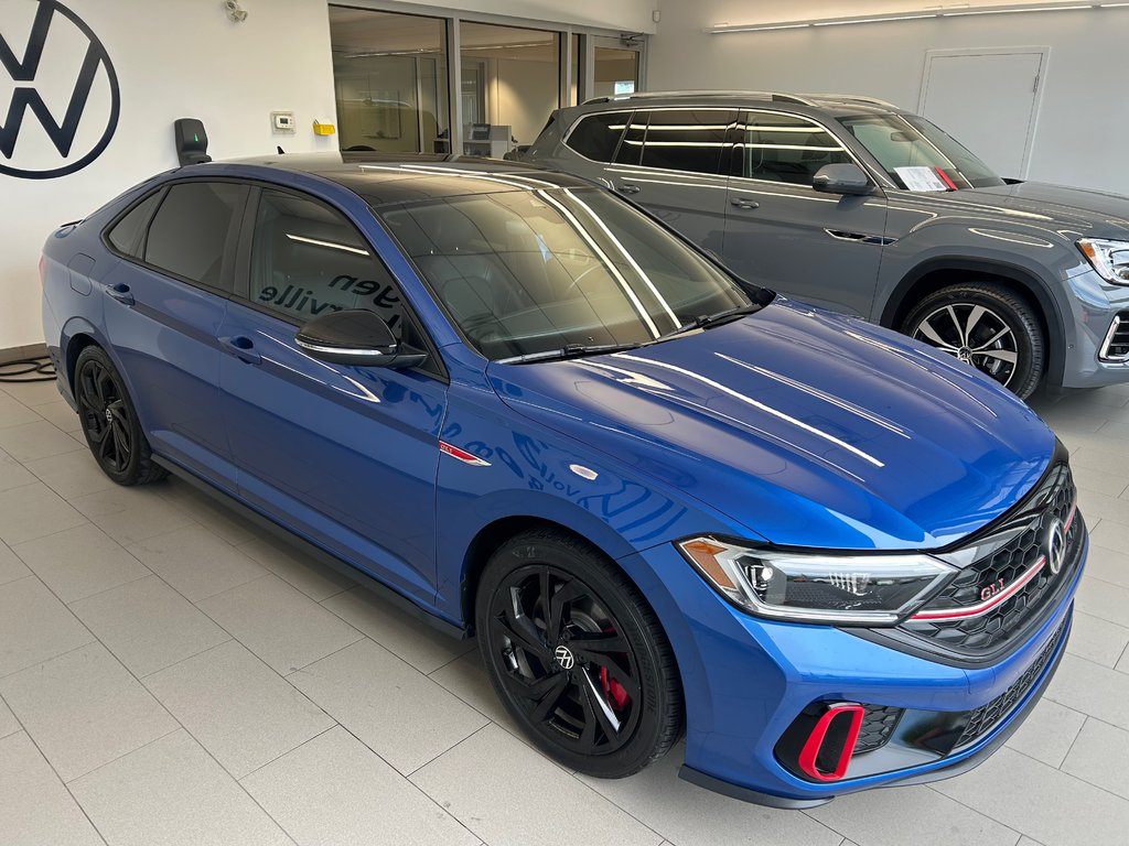 Volkswagen Jetta GLI  2023 à Boucherville, Québec - 4 - w1024h768px